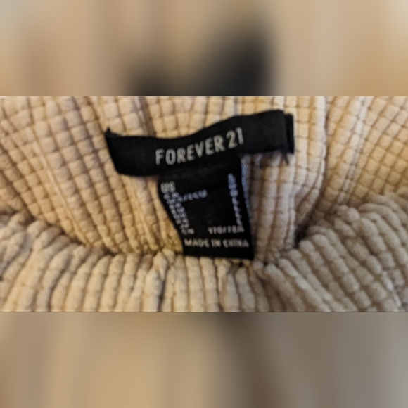 Forever 21 Cargo Crops - Picture 2 of 2